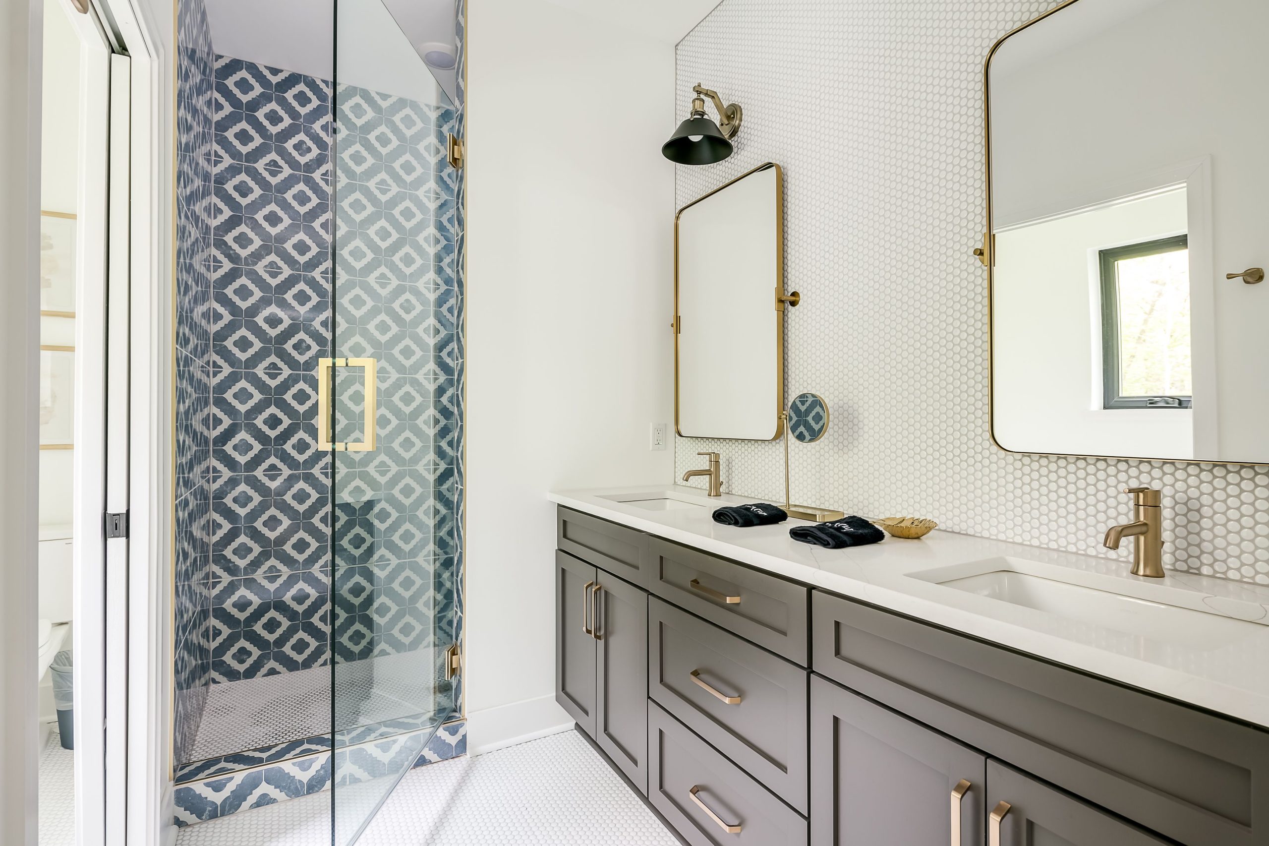 10. Bathroomm 1 upstairs-7095-glenn-oaks-dr