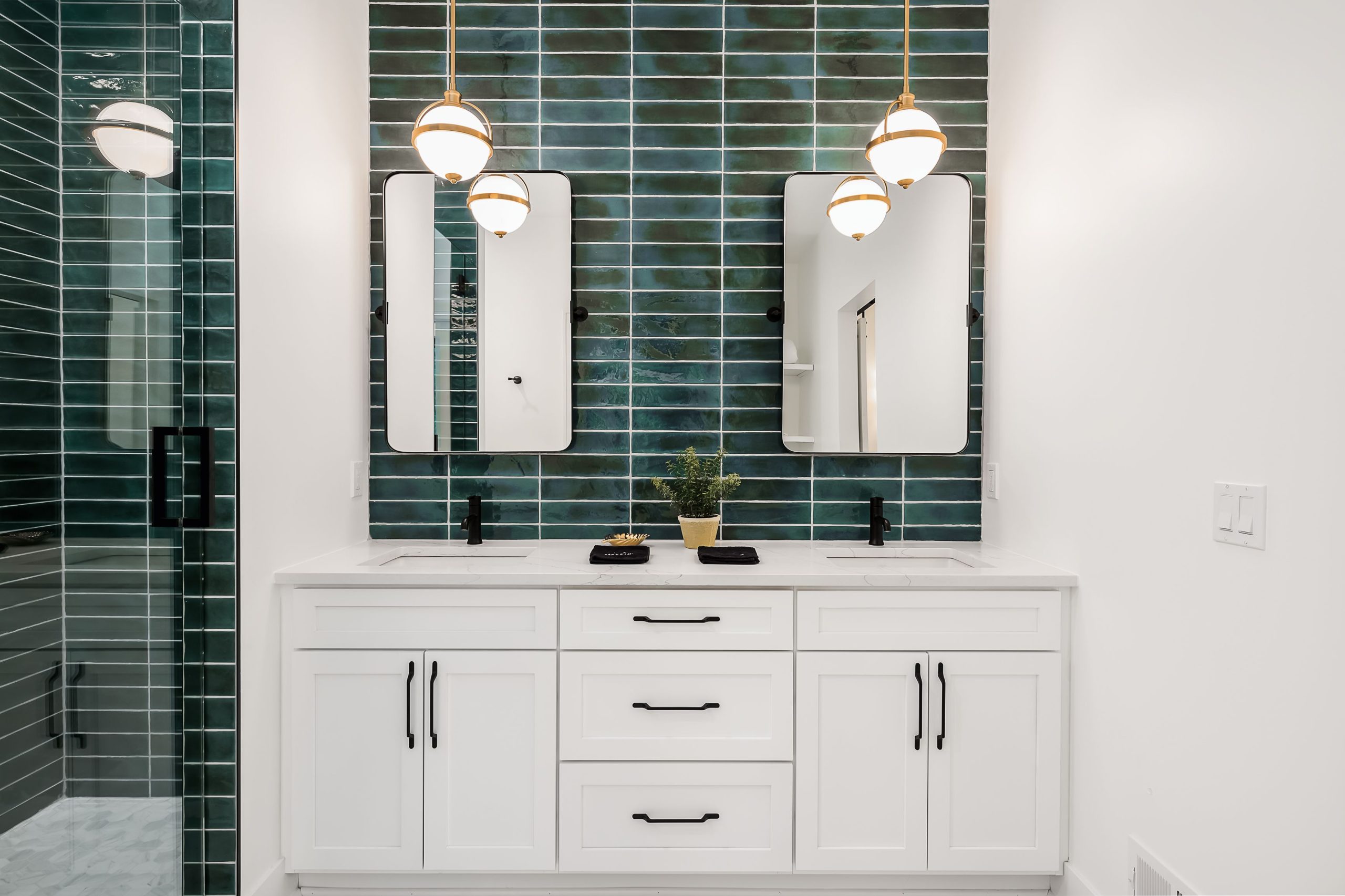 13. Bathroom 2 side-7095-glenn-oaks-dr