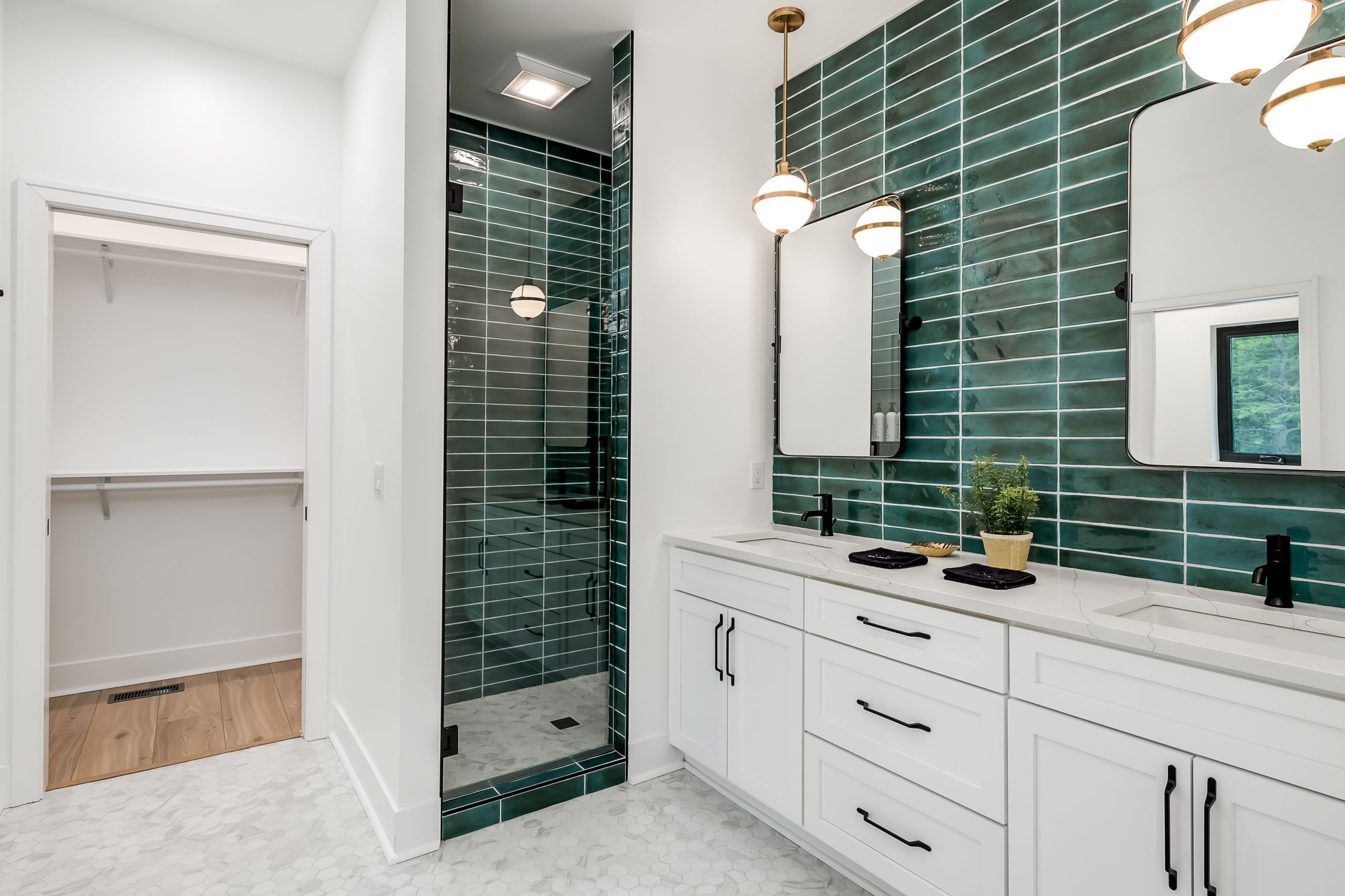 14. Bathroom 2-7095-glenn-oaks-dr