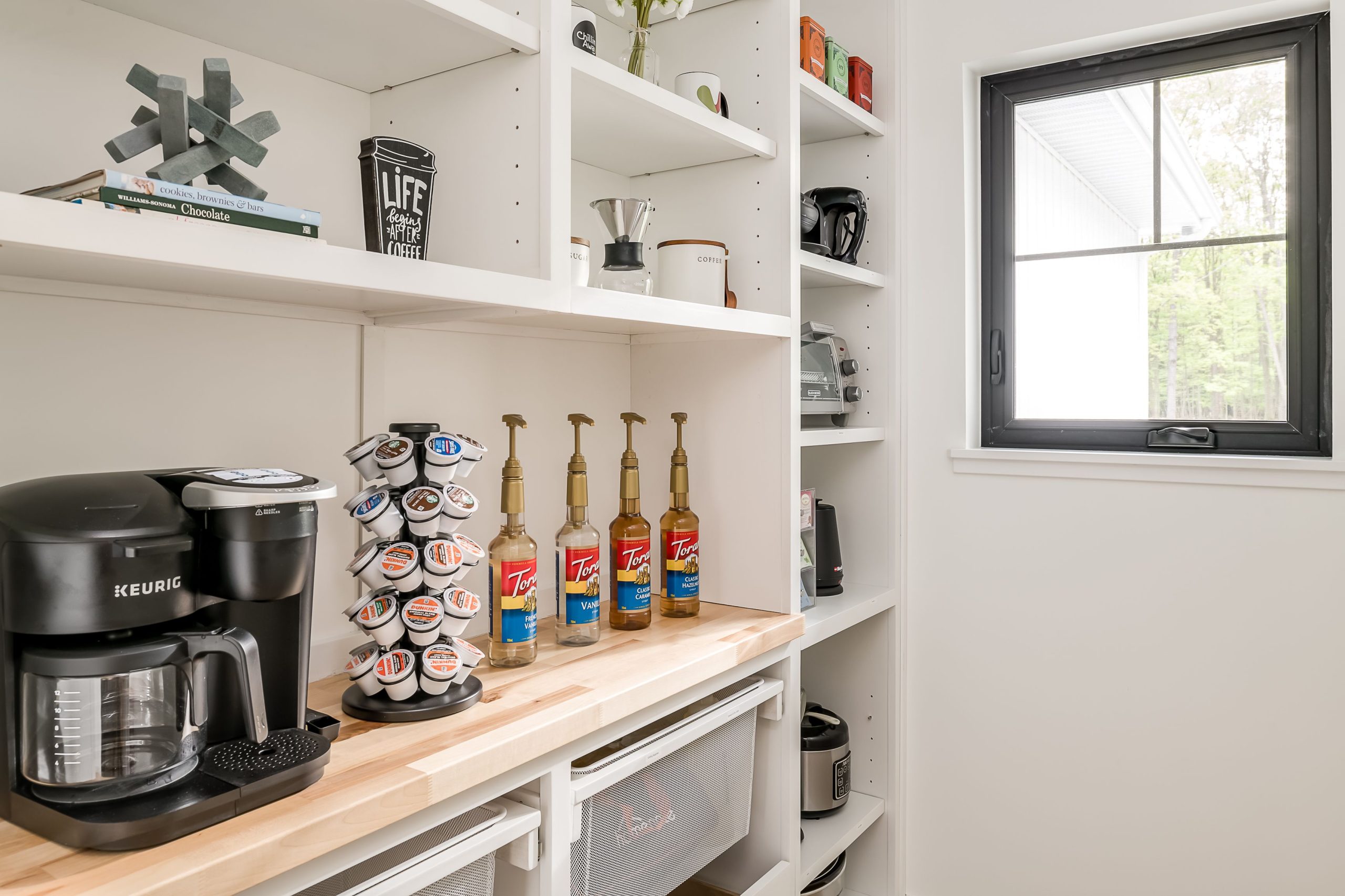 15. Pantry-7095-glenn-oaks-dr