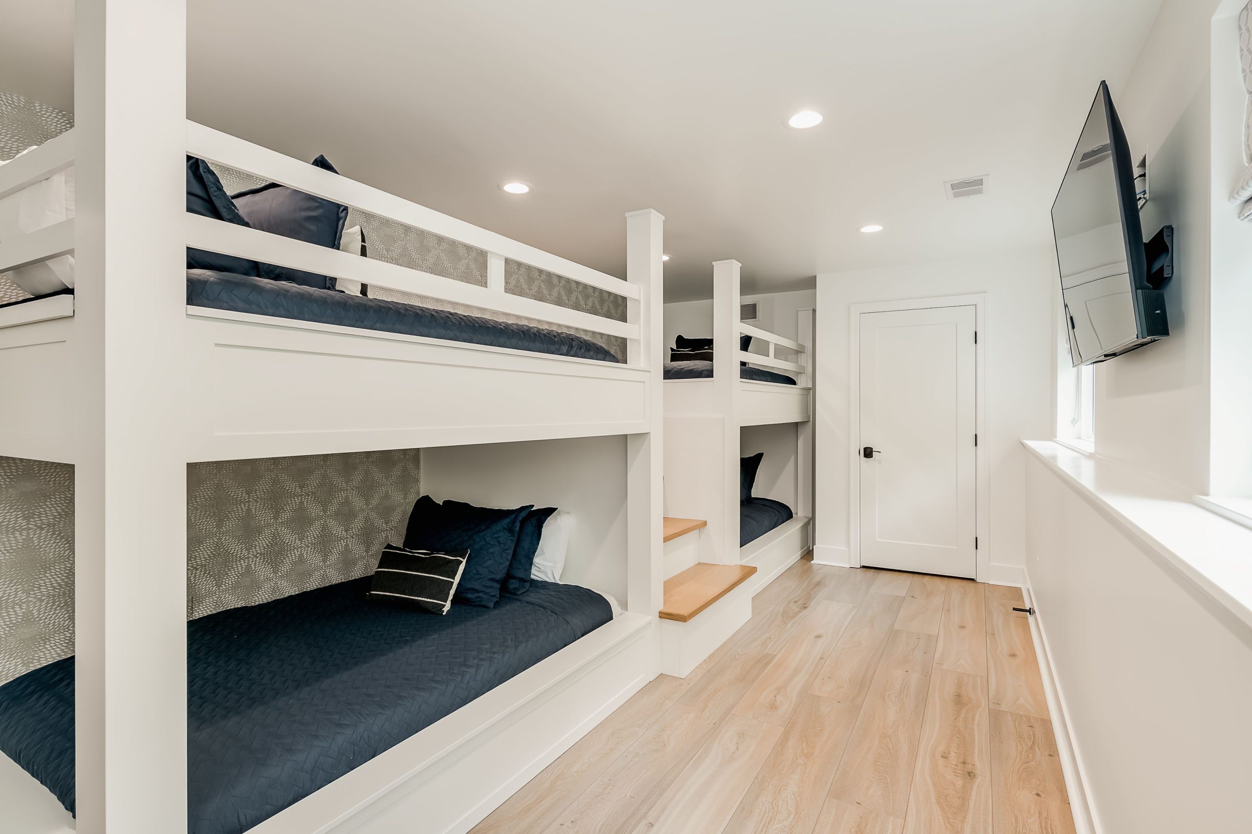 23. Bunk room-7095-glenn-oaks-dr