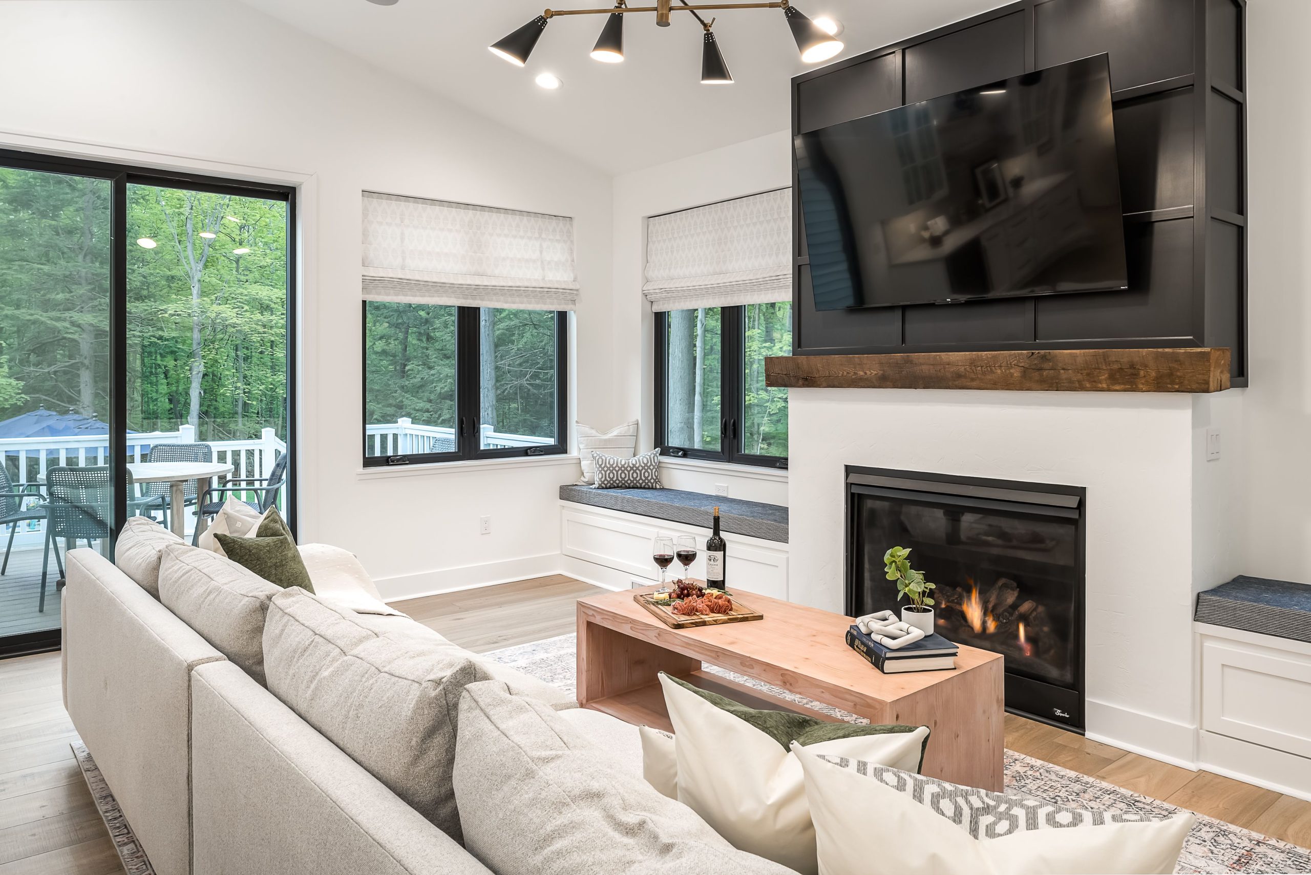 26. Fireplace-7095-glenn-oaks-dr