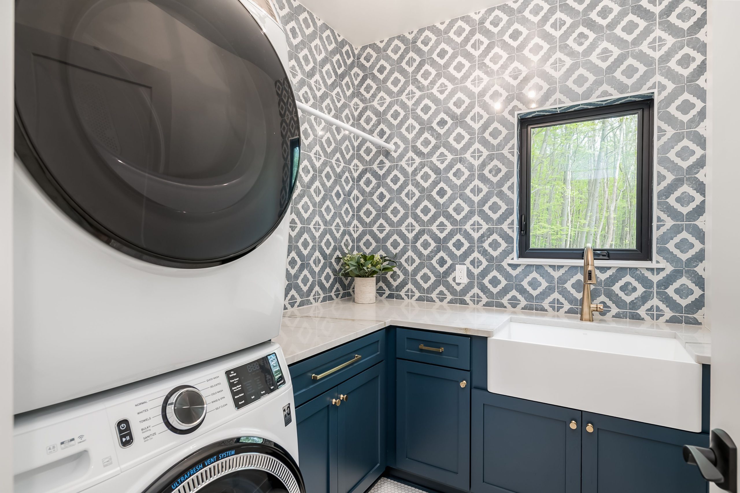 31. Laundry-7095-glenn-oaks-dr