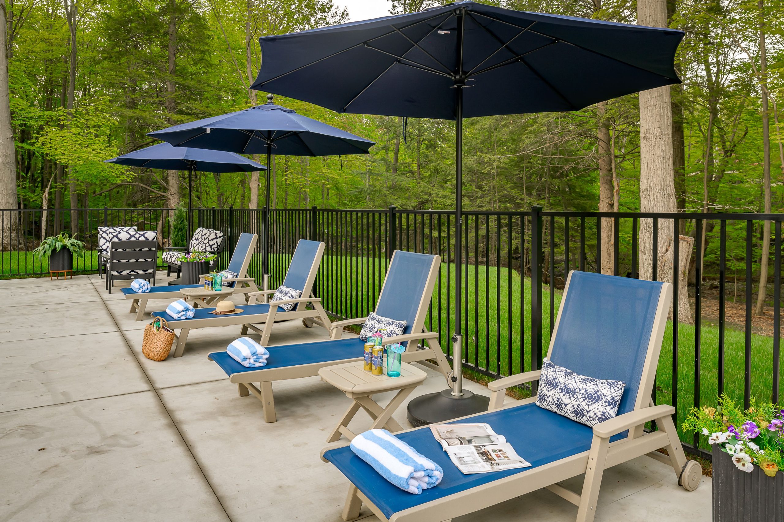 37.5 Loungers-7095-glenn-oaks-dr