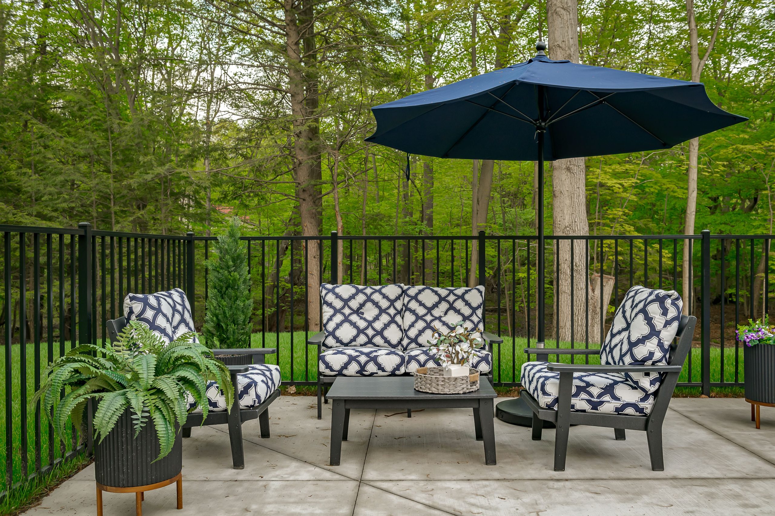 37.8. Seating pool blue-7095-glenn-oaks-dr