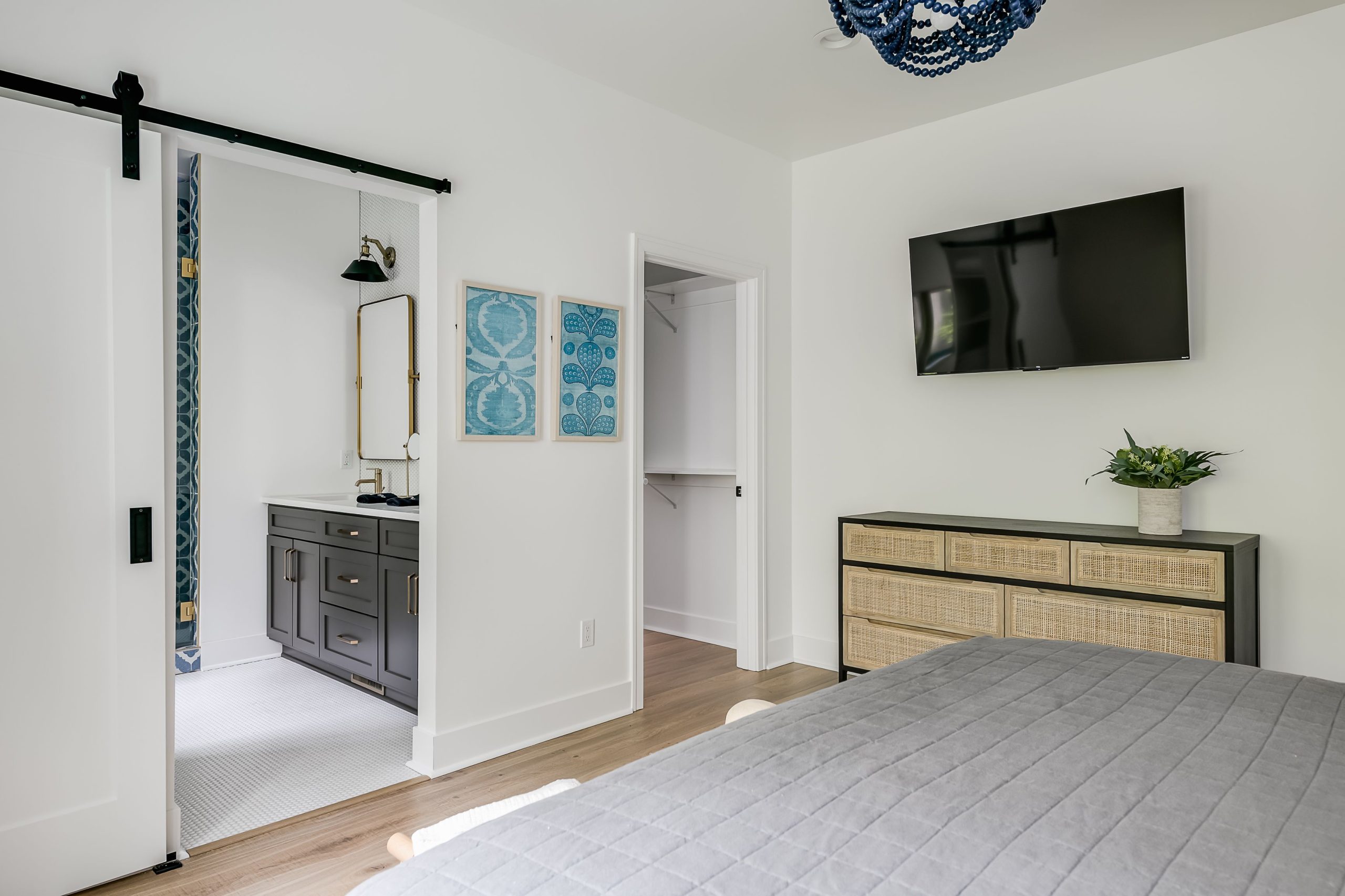 39. King 1 upstairs side view